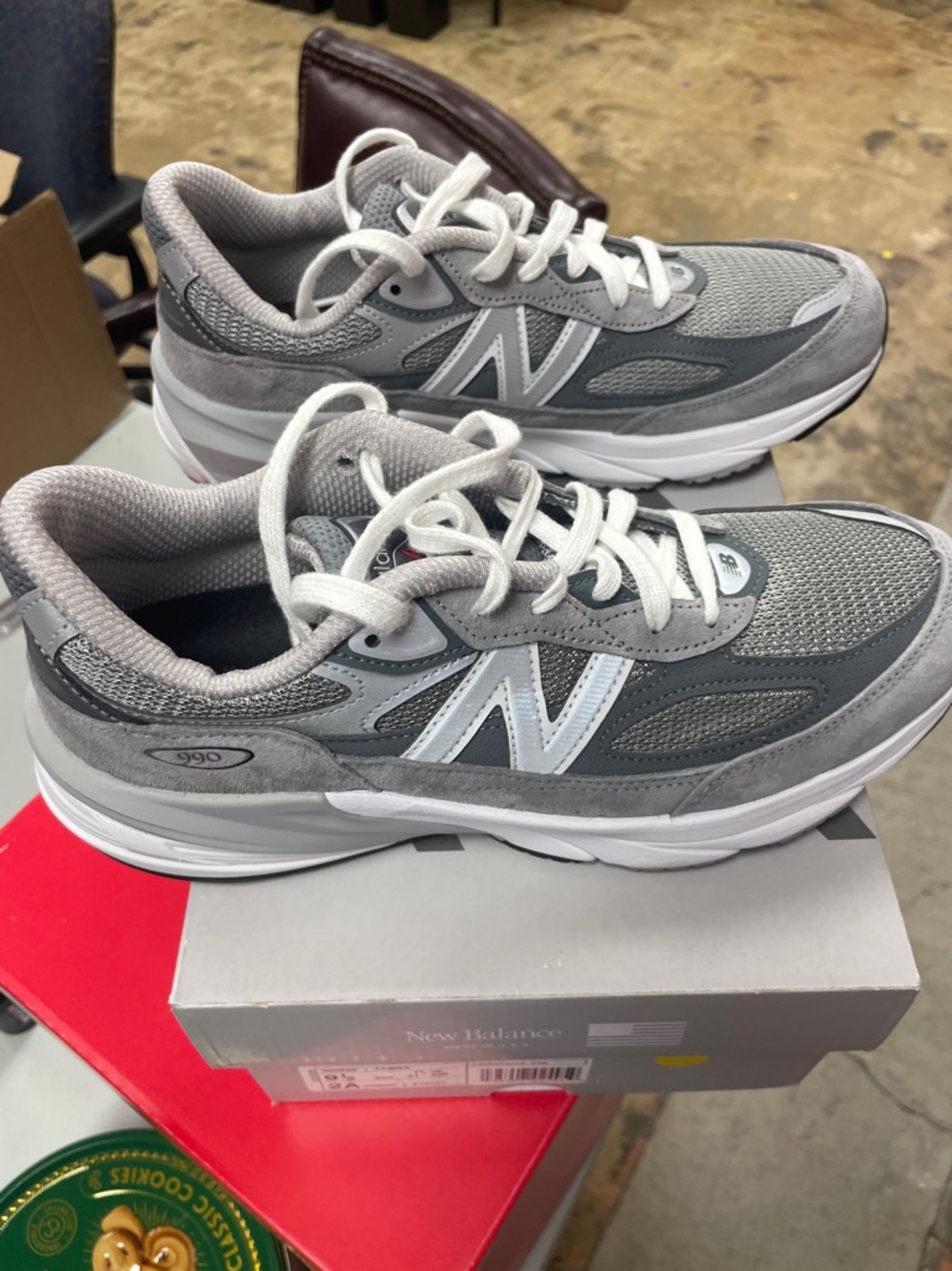 Women’s New Balance Grey and White 990v6 size 9 1/2 Narrow (2A) - Picture 6 of 6